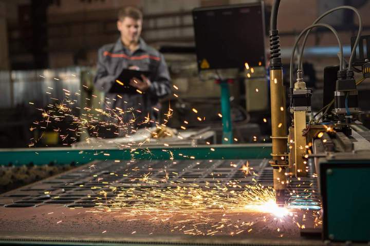 Expertise en soudure pour les secteurs industriels.